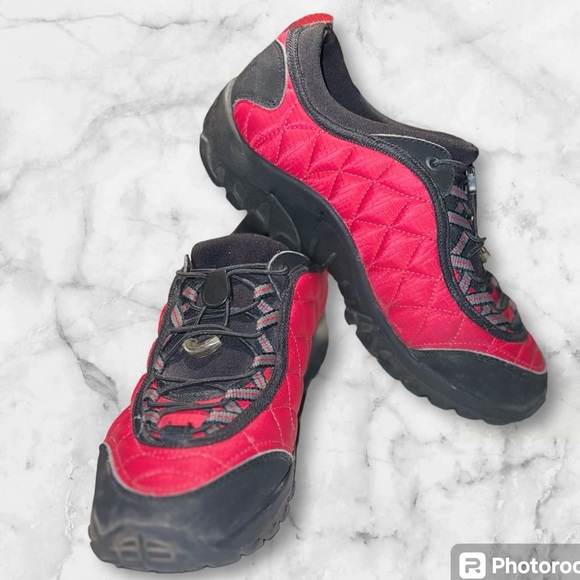 Merrell ice cap moc red size 6 kids or 7 women. - Picture 2 of 7